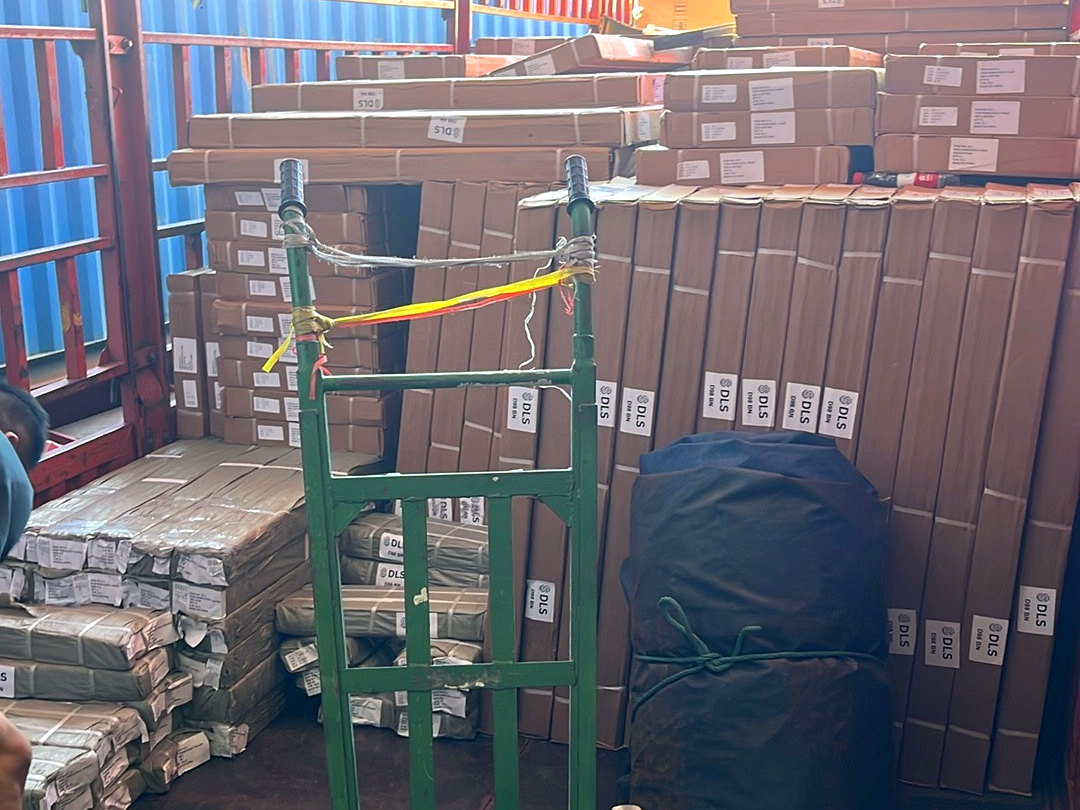 Yiwu warehouse: cartons staged and counted before container loading